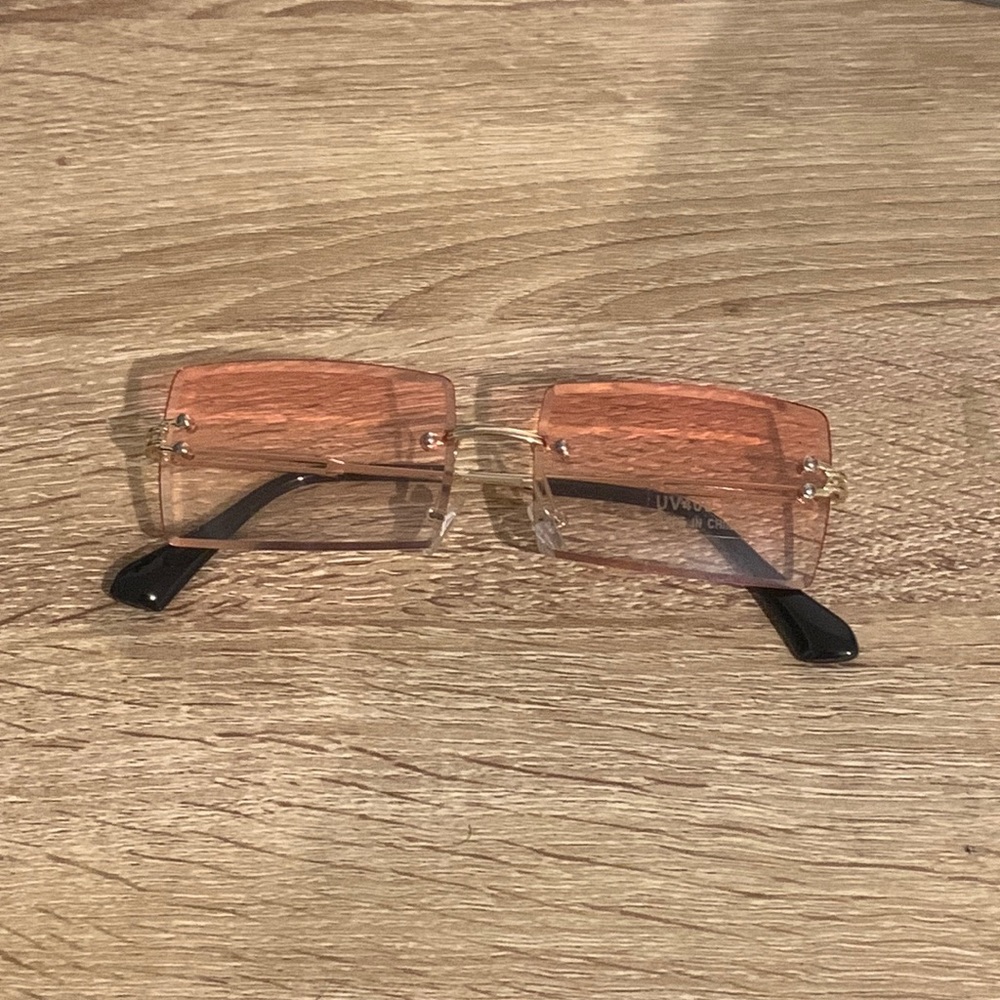 Pink ombré sun glasses